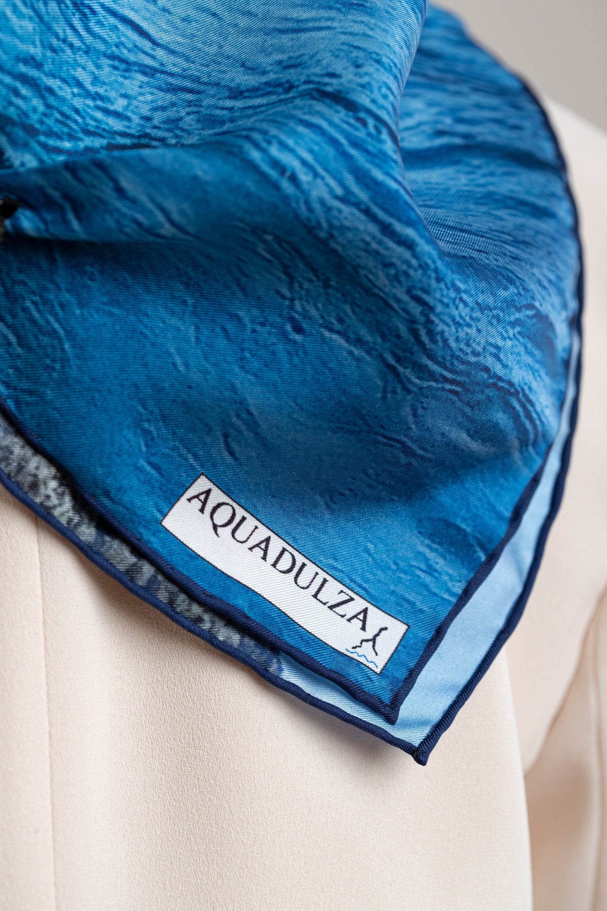 handled printed silk foulard Aquadulza